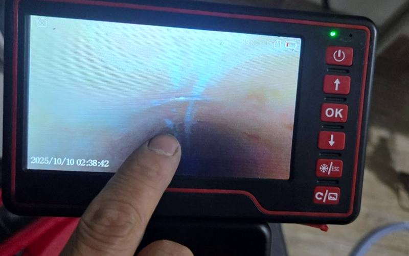 화성 누수탐지 현장 — 내시경 화면으로 배관 안쪽 확인